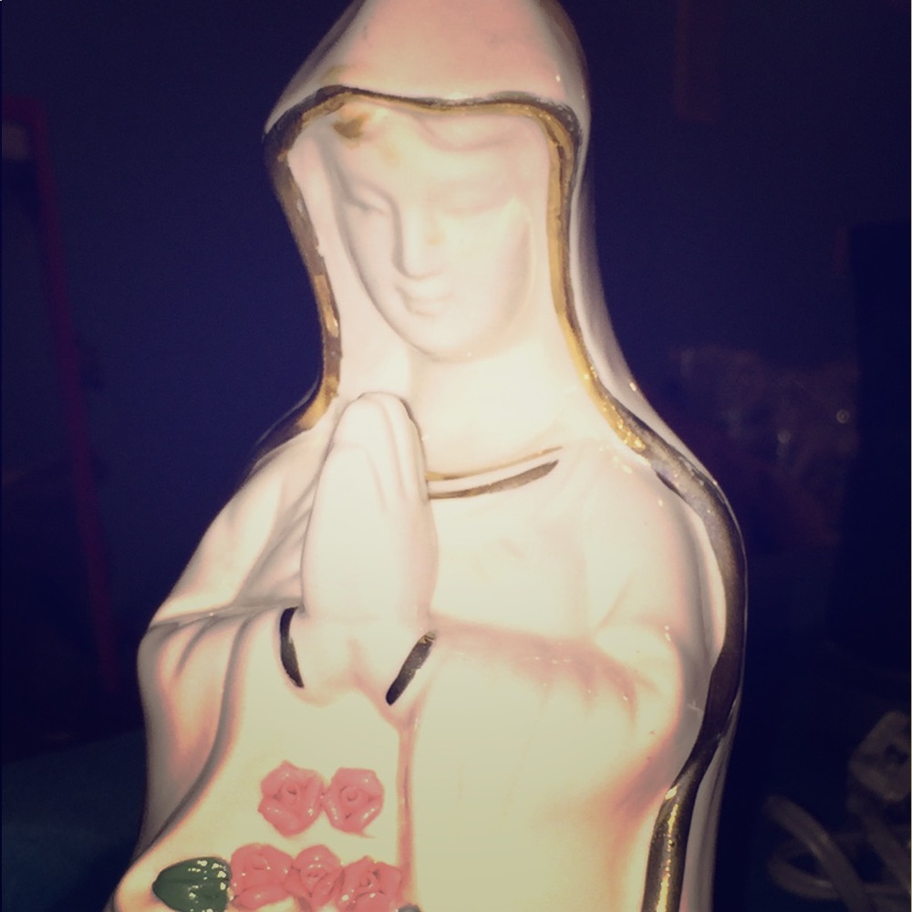 Musical ceramic mother Mary figurine ATQ